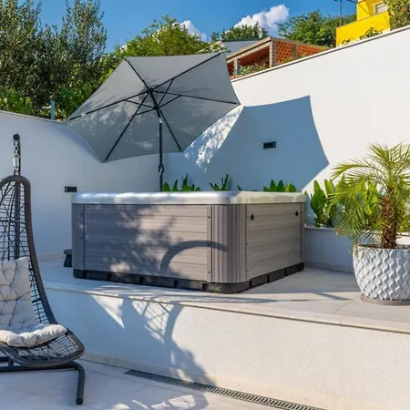 Lorena Stylish Sea View *