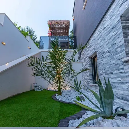 Lorena Stylish Sea View Вилла Цриквеница