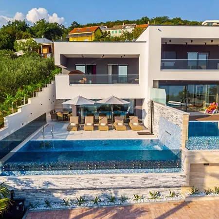 Lorena Stylish Sea View *