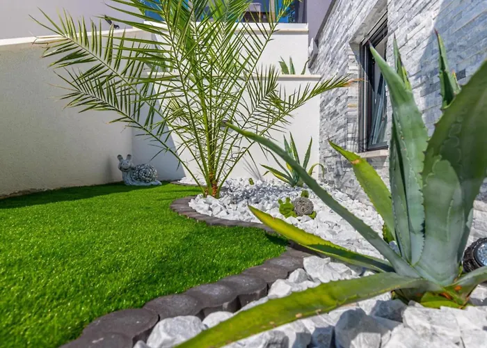 Villa Lorena Stylish Sea View