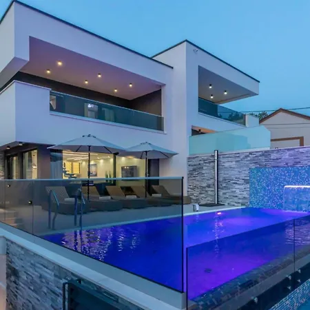 Vila Lorena Stylish Sea View *