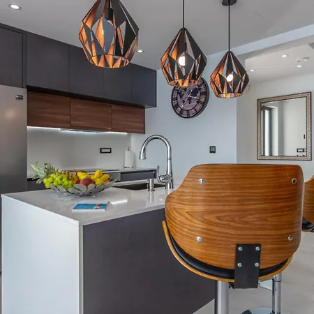Lorena Stylish Sea View Villa *