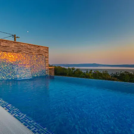 Lorena Stylish Sea View Villa *