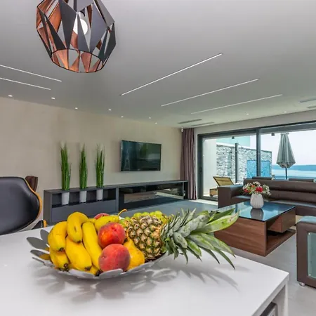 Villa Lorena Stylish Sea View *