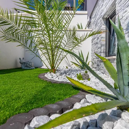 Villa Lorena Stylish Sea View