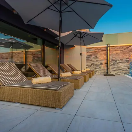 Lorena Stylish Sea View *