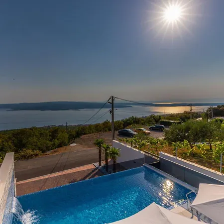 Lorena Stylish Sea View Vila