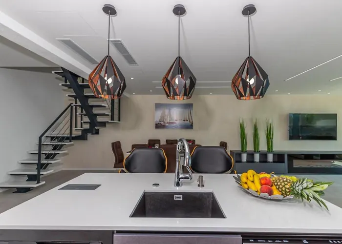 Lorena Stylish Sea View Villa Crikvenica