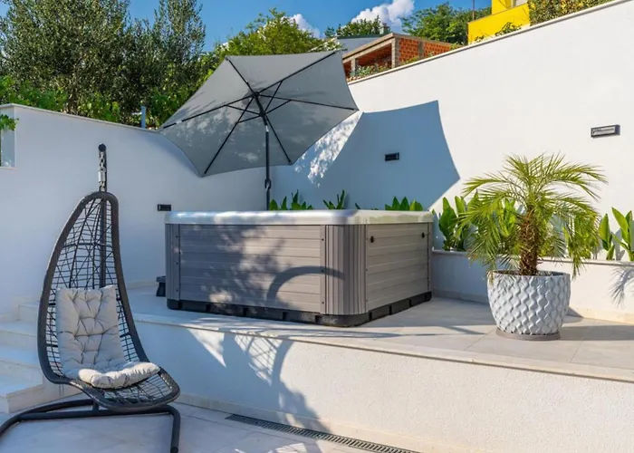Lorena Stylish Sea View *