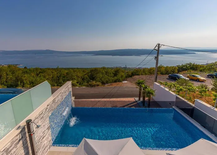 Villa Lorena Stylish Sea View *