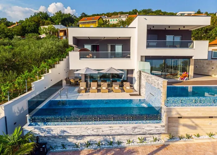 Lorena Stylish Sea View *